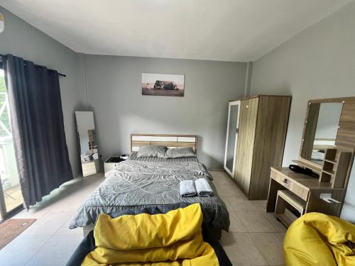 84 bar and guest house