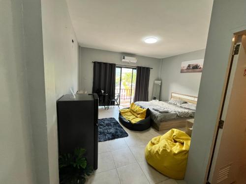 84 bar and guest house