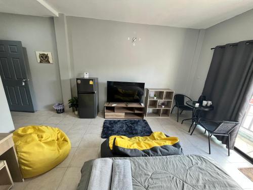 84 bar and guest house