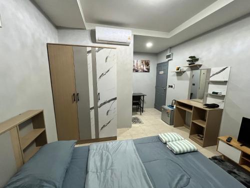 84 bar and guest house