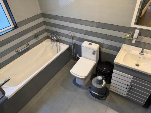 the sea by club travalet