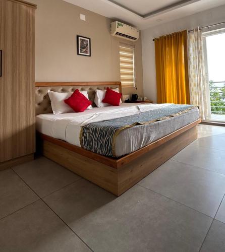 the sea by club travalet