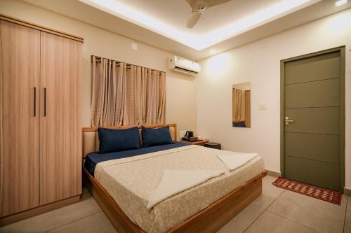 the sea by club travalet