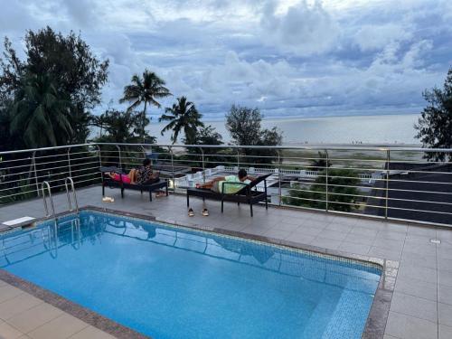 the sea by club travalet