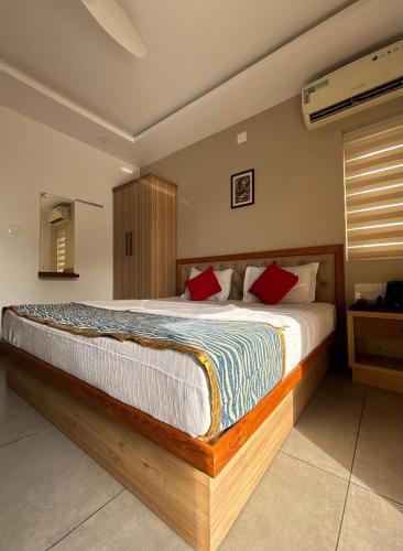 the sea by club travalet