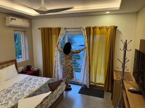 the sea by club travalet