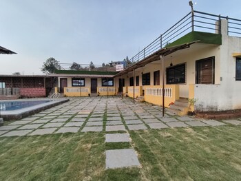 Sahyadri Farmhouse Mahabaleshwar,,2 star