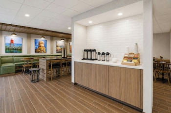fairfield by marriott inn and suites mount pleasant wi