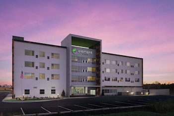 Element Pooler Savannah Airport,100 Davol St,3 star