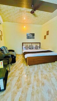 Abu Hills,,2 star