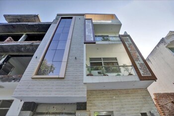 Krishna Laxmi Bhavan Palace,,2 star