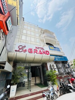 Roomshala Hotel Lee Grand,,2 star