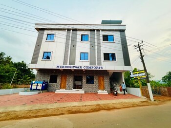 Murdeshwar Comforts,,2 star