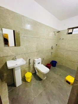 Murdeshwar Comforts,,2 star