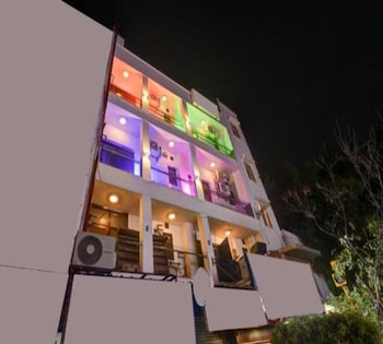 Roomshala Hotel Bir,,2 star