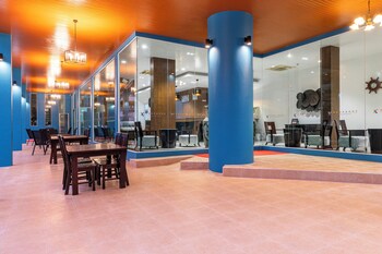 meet holiday international hotel