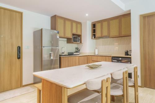 laguna beachfront 3br cozy condo