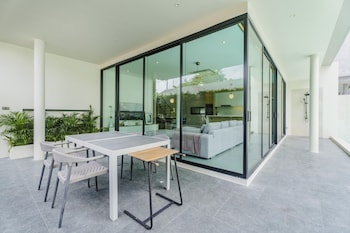 harmony exclusive villa bang tao phuket