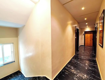 hotel royal crown puri