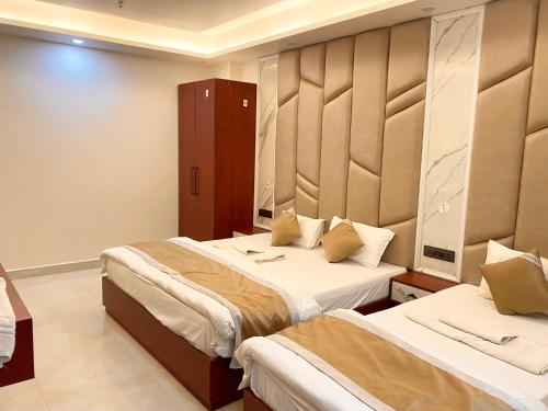 The Vatika Paradise,,2 star