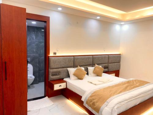 The Vatika Paradise,,2 star