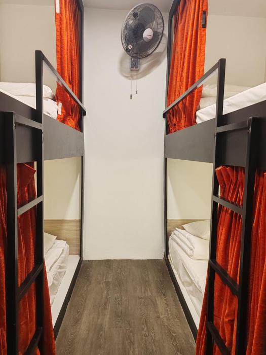 traveller ark hotel and bunks