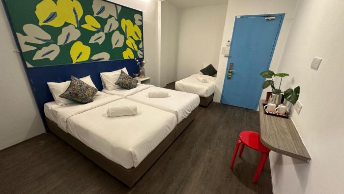 traveller ark hotel and bunks