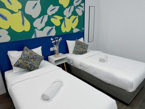 traveller ark hotel and bunks