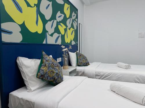 traveller ark hotel and bunks