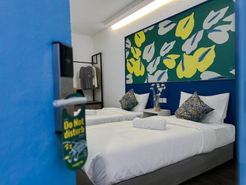 traveller ark hotel and bunks
