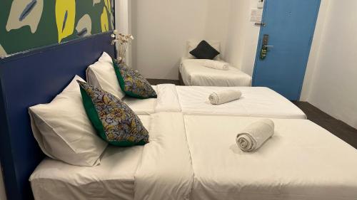 traveller ark hotel and bunks