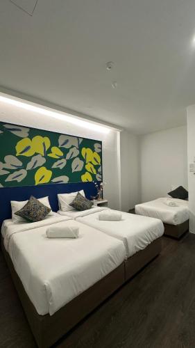 traveller ark hotel and bunks