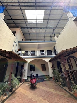 Claudina Baga Beach,,2 star