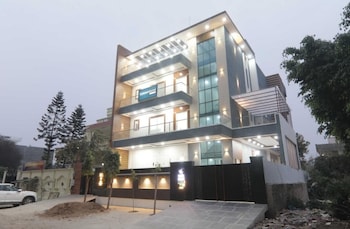 The Grand Homes,,2 star