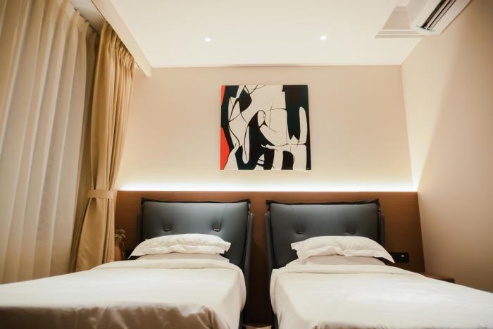 minimaist varanasi city centre