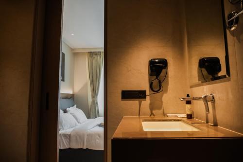 minimaist varanasi city centre