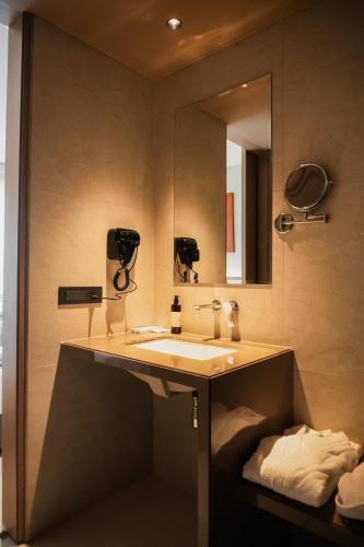 minimaist varanasi city centre