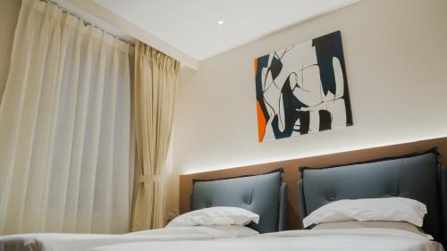 minimaist varanasi city centre