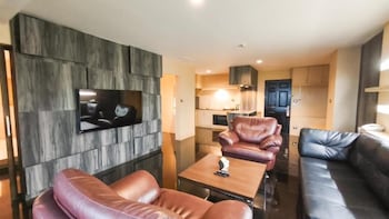 Avana Bangkok Hotel & Convention Centre,,3 star