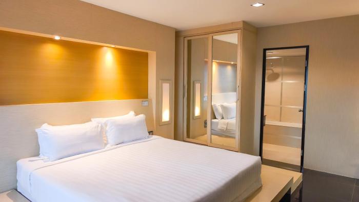 avana bangkok hotel and convention centre