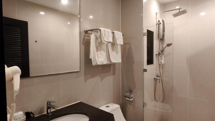 avana bangkok hotel and convention centre