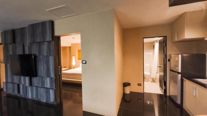 avana bangkok hotel and convention centre