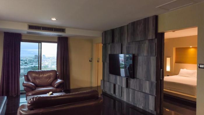 avana bangkok hotel and convention centre