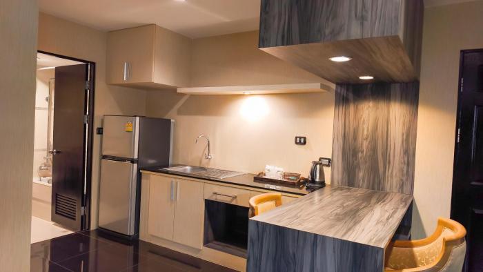 avana bangkok hotel and convention centre