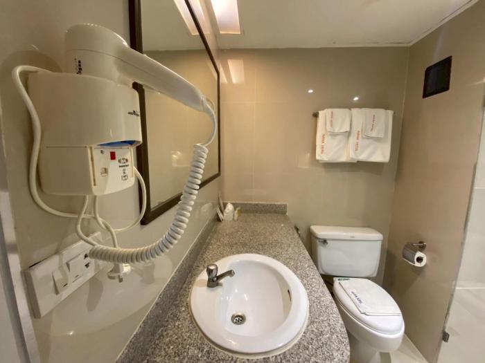 avana bangkok hotel and convention centre