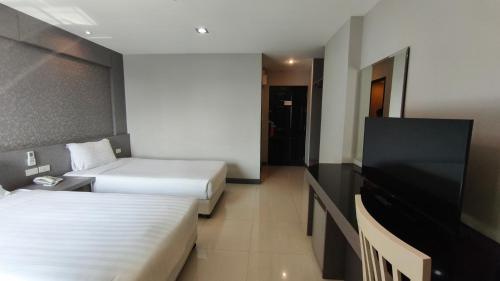 avana bangkok hotel and convention centre