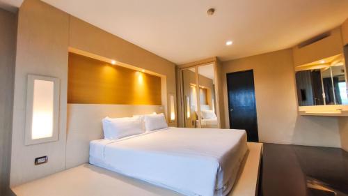 avana bangkok hotel and convention centre