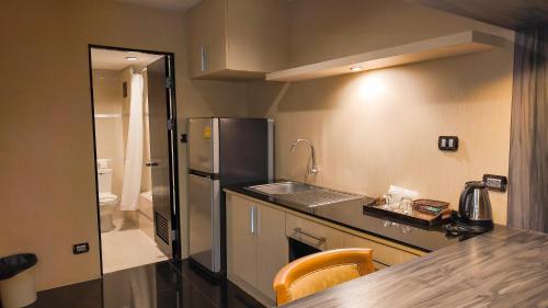 avana bangkok hotel and convention centre