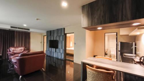 avana bangkok hotel and convention centre