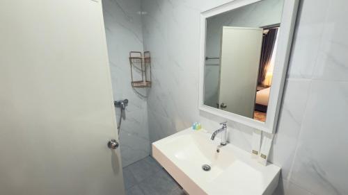 ali house patong